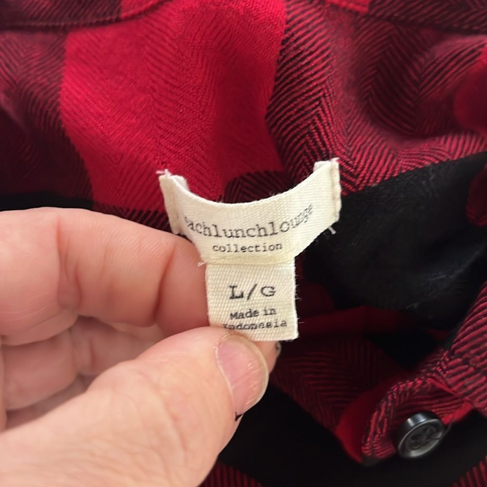 Beach Lunch Lounge Red & Black Button Down Flannel Shirt Size Large - Picture 3 of 3